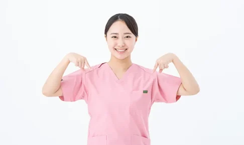 ポイントを指さす看護師