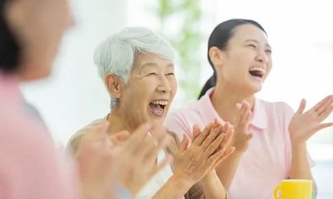 介護施設の看護師と入居者