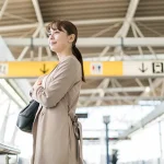 出勤途中の女性