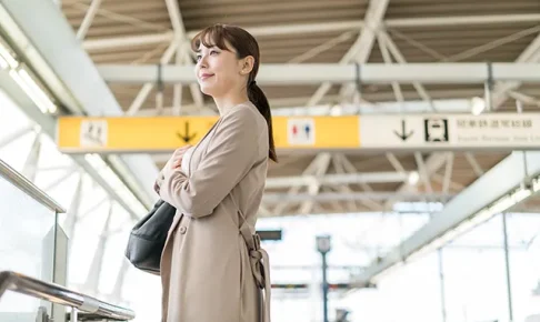 出勤途中の女性