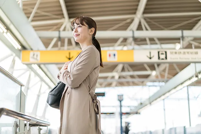 出勤途中の女性