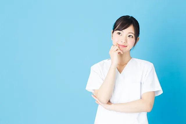 悩む看護師