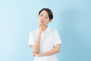 悩む看護師