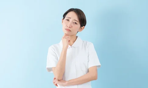 悩む看護師
