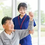 整形外科の看護師と患者