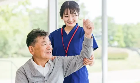 整形外科の看護師と患者