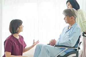 療養型病棟で働く看護師と患者のイメージ
