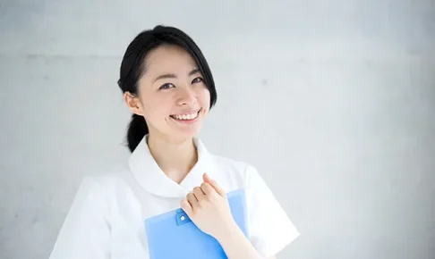 笑顔の看護師