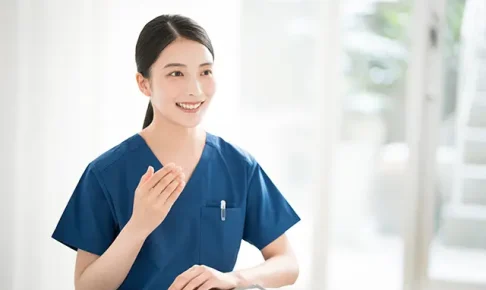 笑顔の看護師