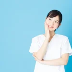 考える看護師