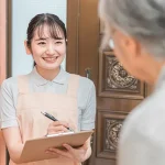 訪問する看護師