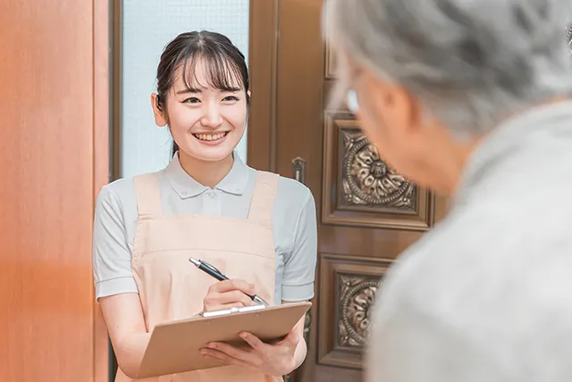 訪問する看護師