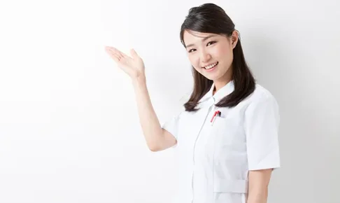 説明をする看護師