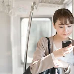 通勤をする女性